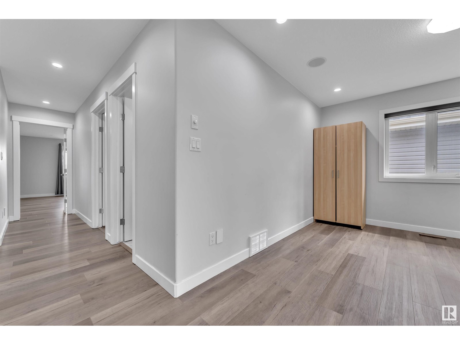 Photo 17 of 2217 56 St Sw, Edmonton AB
