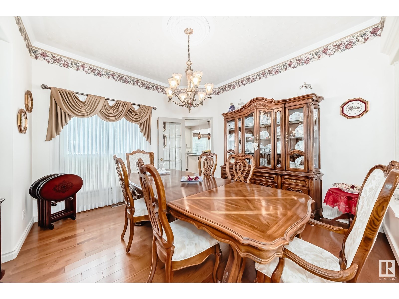 Photo 10 of 17416 53 Av Nw, Edmonton AB