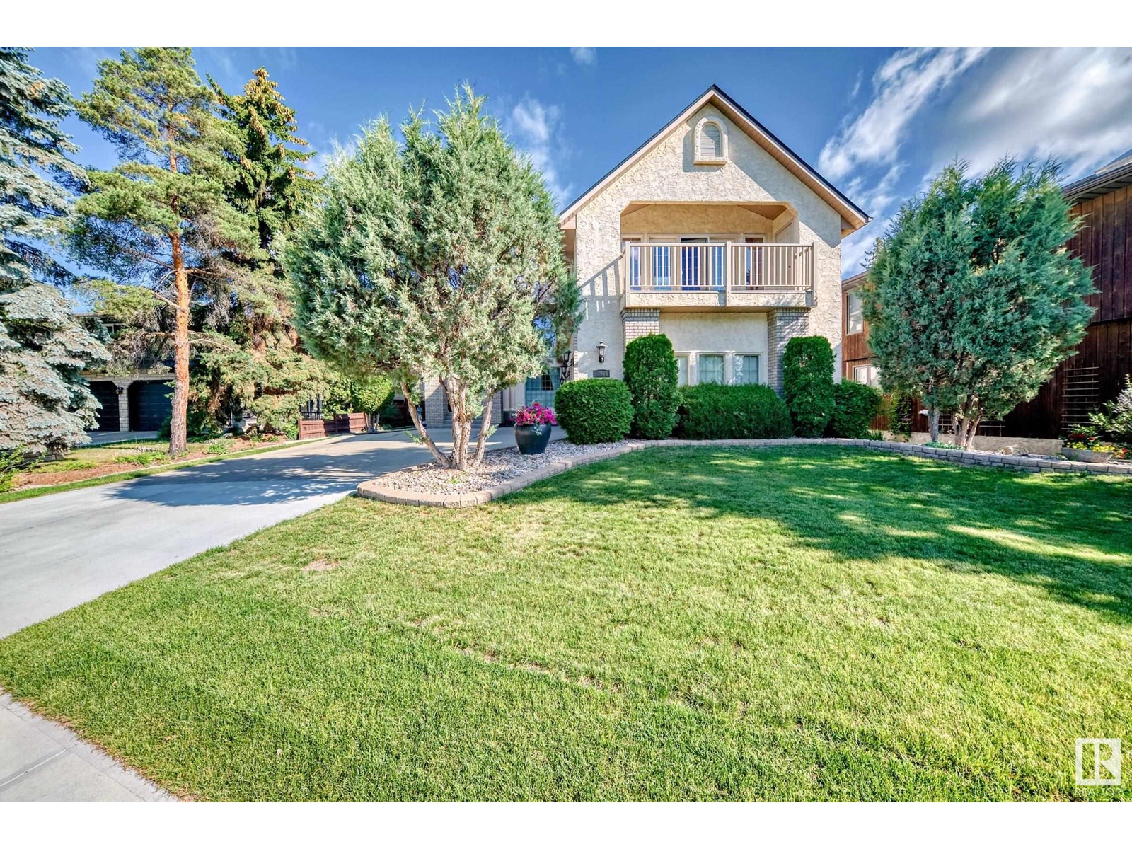 Photo 3 of 17416 53 Av Nw, Edmonton AB