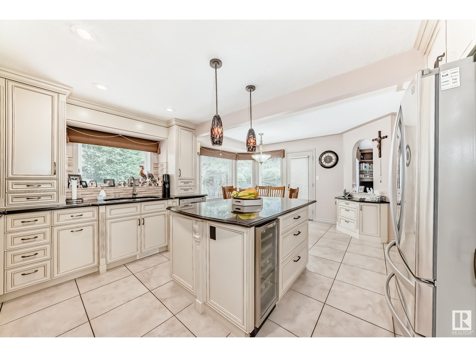 Photo 5 of 17416 53 Av Nw, Edmonton AB