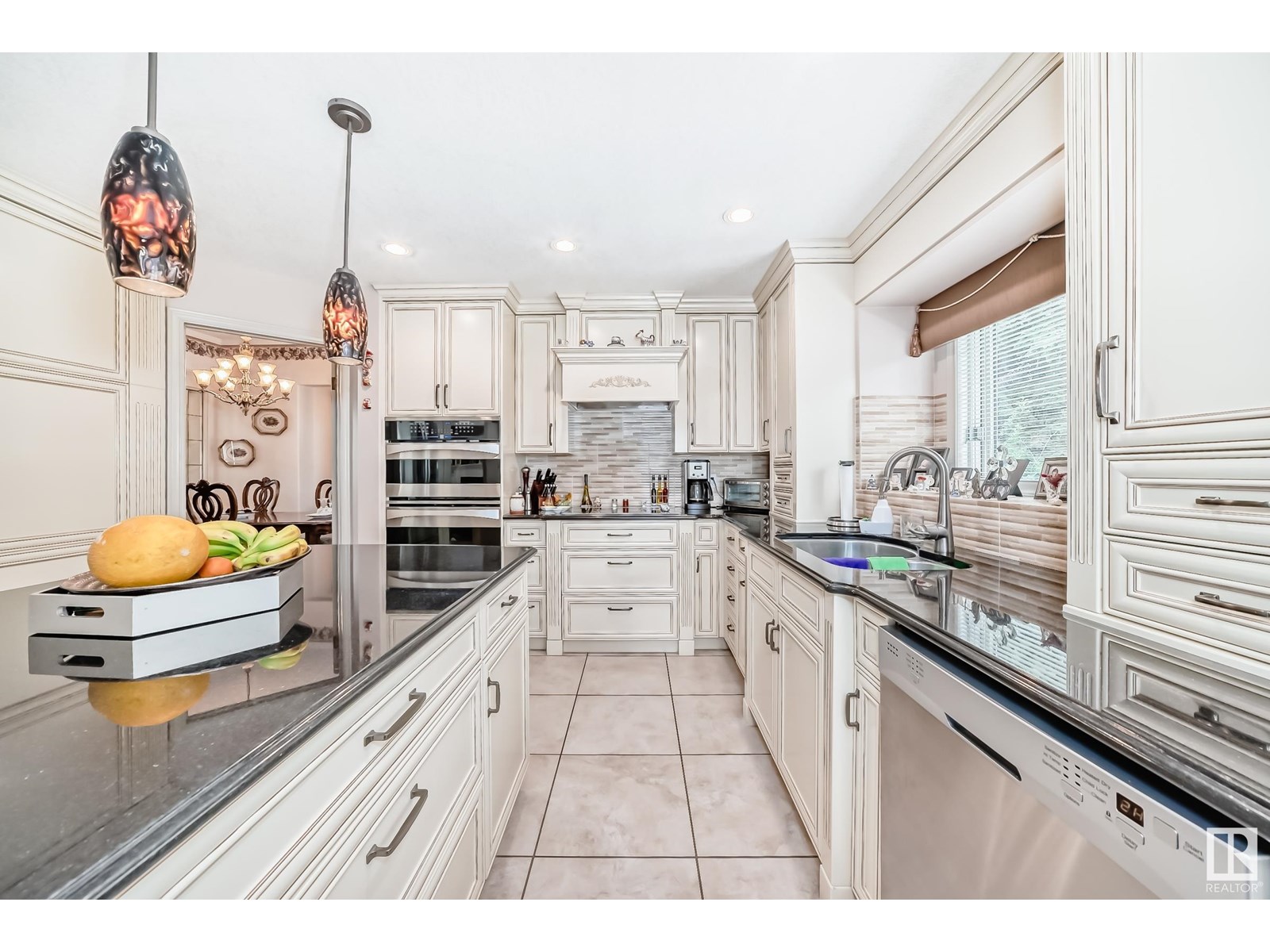 Photo 6 of 17416 53 Av Nw, Edmonton AB