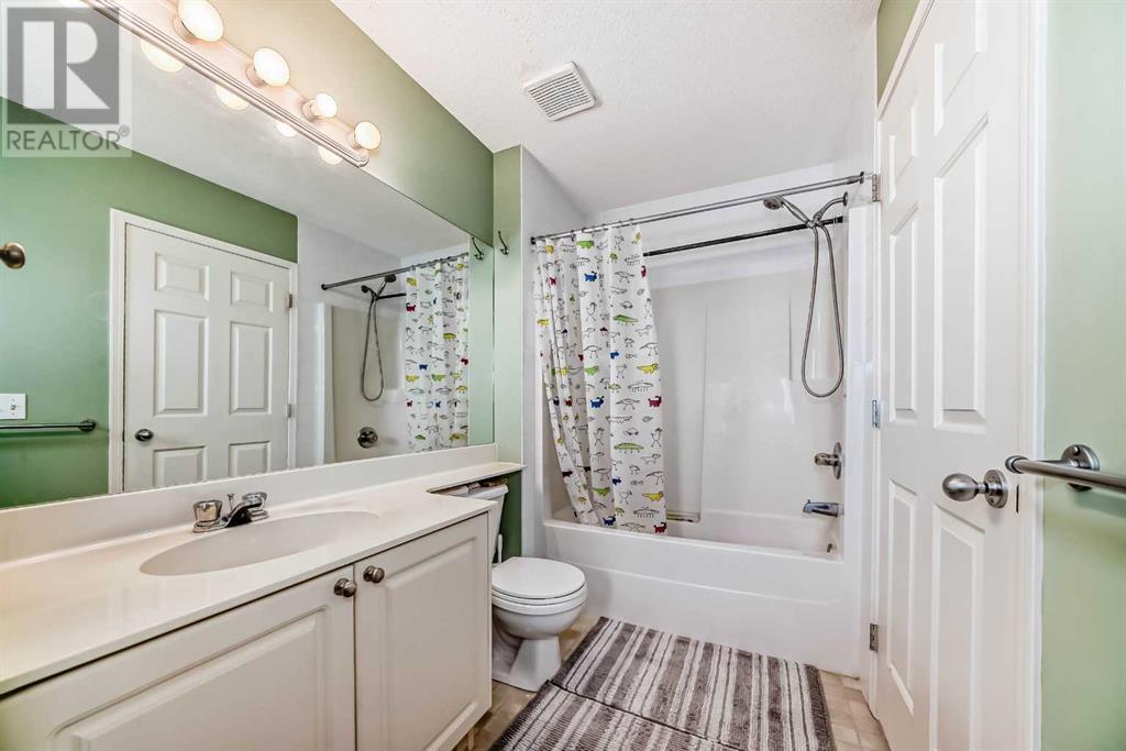 Single Family House for Sale in  Country Hills Manor NW Country Hills Calgary 
