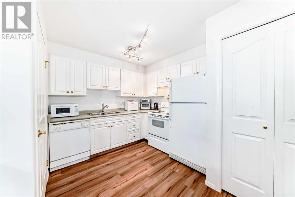 Single Family House for Sale in   Pinecliff Grove NE Pineridge Calgary 