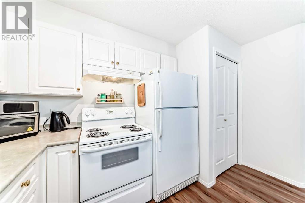 Single Family House for Sale in   Pinecliff Grove NE Pineridge Calgary 