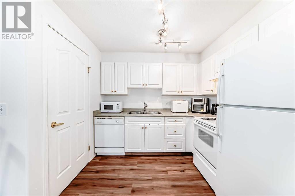 Single Family House for Sale in   Pinecliff Grove NE Pineridge Calgary 