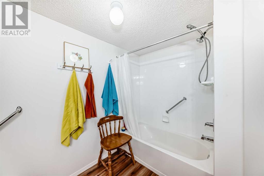 Single Family House for Sale in   Pinecliff Grove NE Pineridge Calgary 