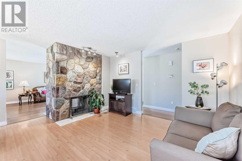 Single Family House Bungalow for Sale in  deercroft Way SE Deer Run Calgary 