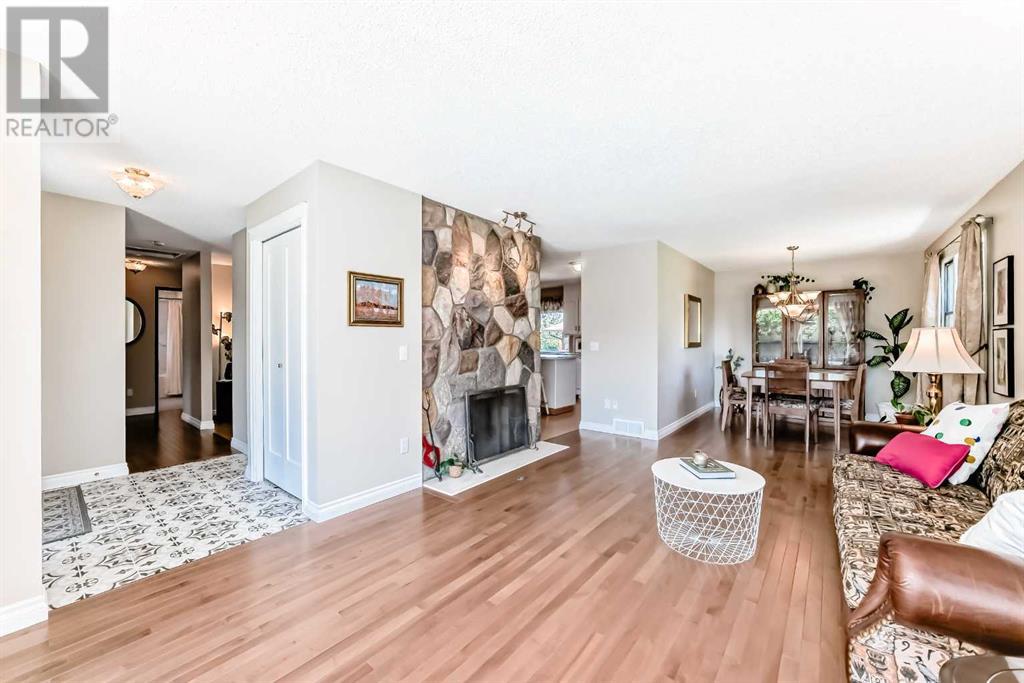 Single Family House Bungalow for Sale in  deercroft Way SE Deer Run Calgary 