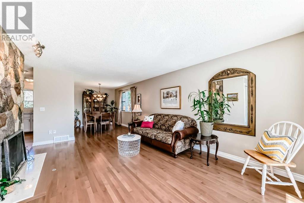 Single Family House Bungalow for Sale in  deercroft Way SE Deer Run Calgary 