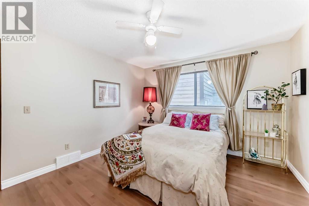 Single Family House Bungalow for Sale in  deercroft Way SE Deer Run Calgary 