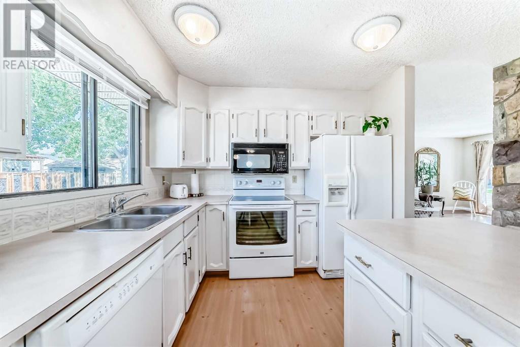 Single Family House Bungalow for Sale in  deercroft Way SE Deer Run Calgary 