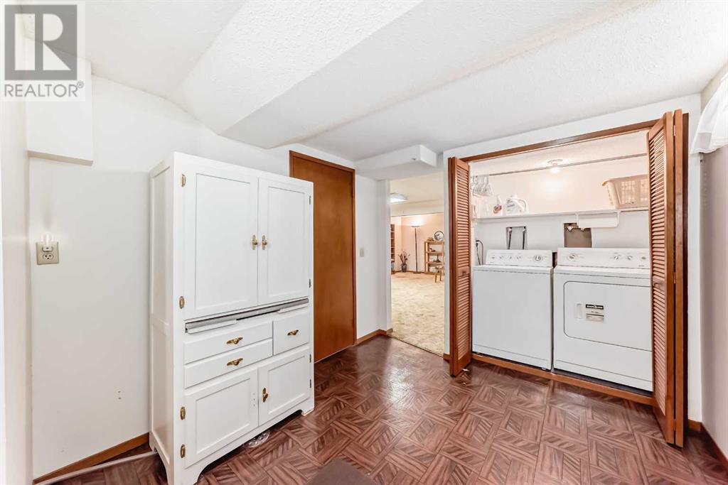 Single Family House Bungalow for Sale in  deercroft Way SE Deer Run Calgary 