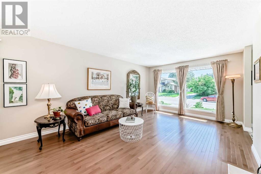 Single Family House Bungalow for Sale in  deercroft Way SE Deer Run Calgary 