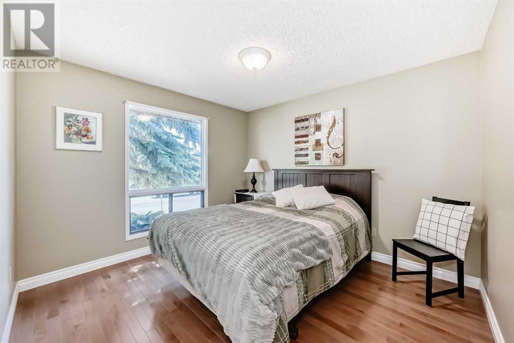 Single Family House Bungalow for Sale in  deercroft Way SE Deer Run Calgary 
