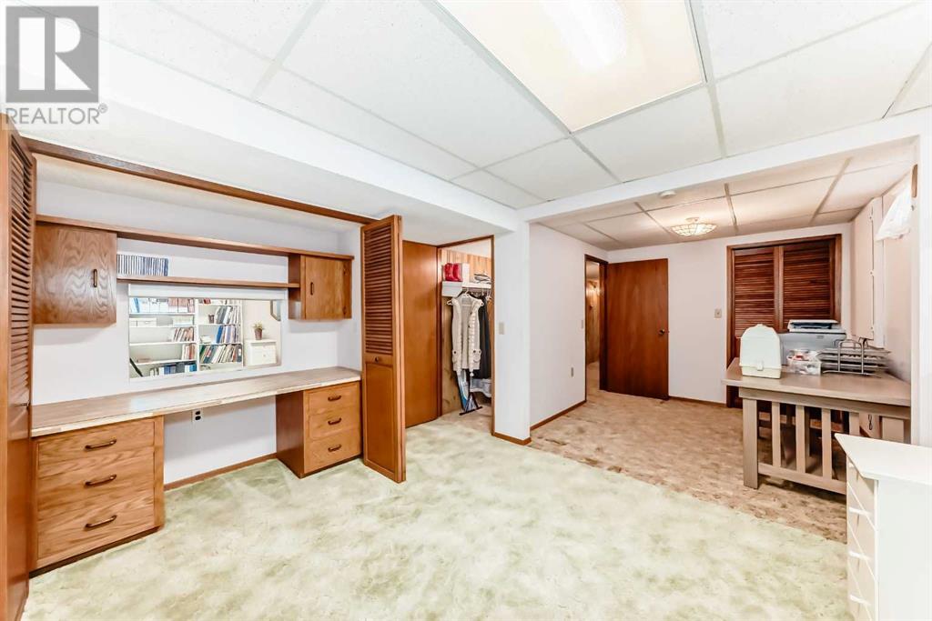 Single Family House Bungalow for Sale in  deercroft Way SE Deer Run Calgary 