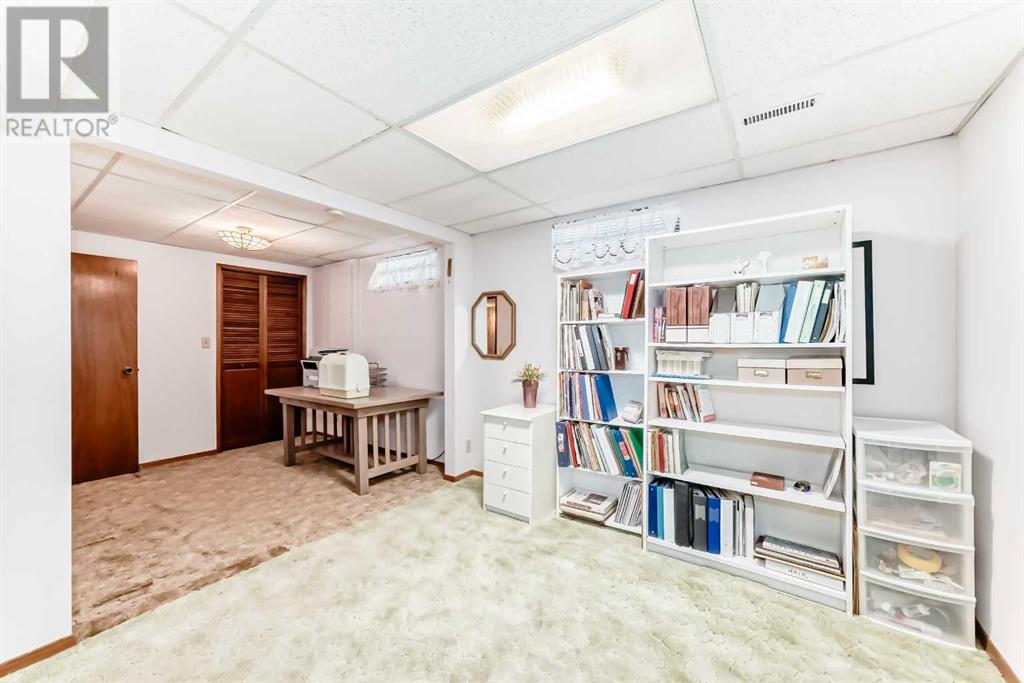Single Family House Bungalow for Sale in  deercroft Way SE Deer Run Calgary 
