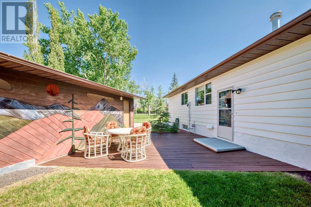 Single Family House Bungalow for Sale in  deercroft Way SE Deer Run Calgary 