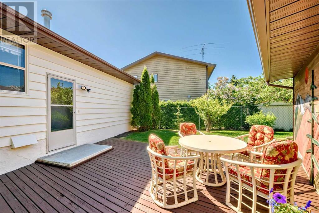 Single Family House Bungalow for Sale in  deercroft Way SE Deer Run Calgary 