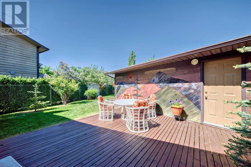 Single Family House Bungalow for Sale in  deercroft Way SE Deer Run Calgary 