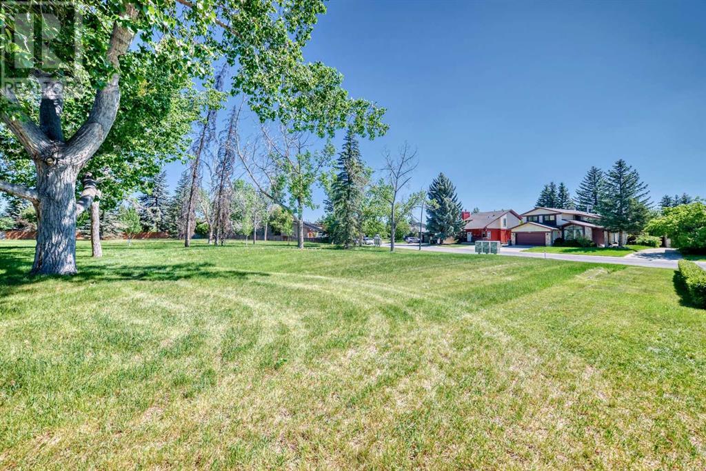 Single Family House Bungalow for Sale in  deercroft Way SE Deer Run Calgary 