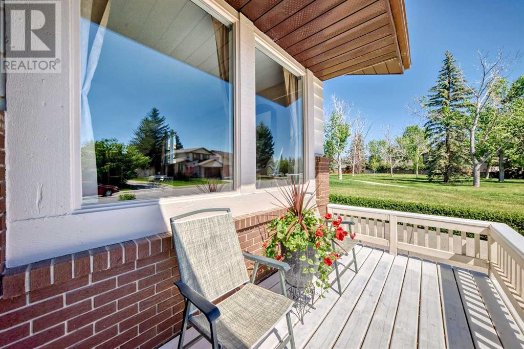 Single Family House Bungalow for Sale in  deercroft Way SE Deer Run Calgary 