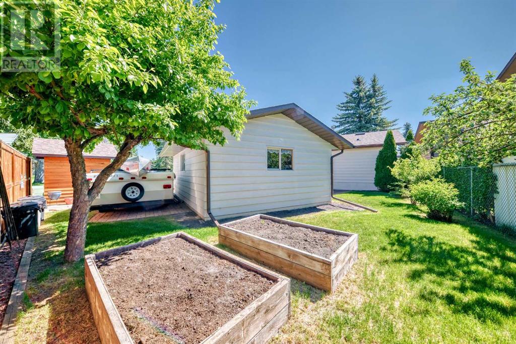 Single Family House Bungalow for Sale in  deercroft Way SE Deer Run Calgary 