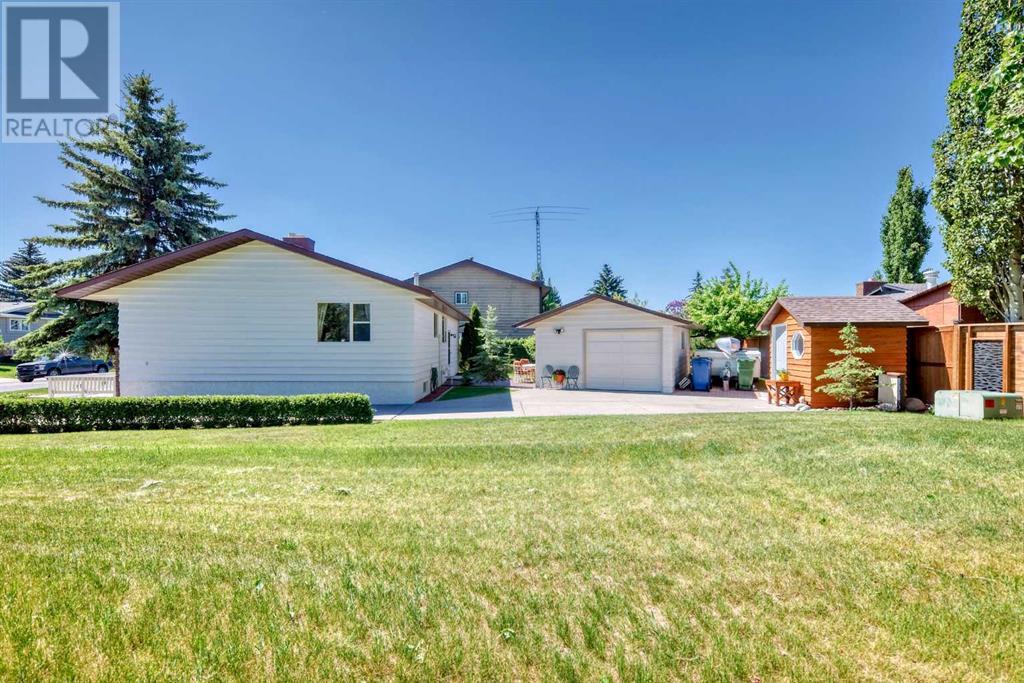 Single Family House Bungalow for Sale in  deercroft Way SE Deer Run Calgary 