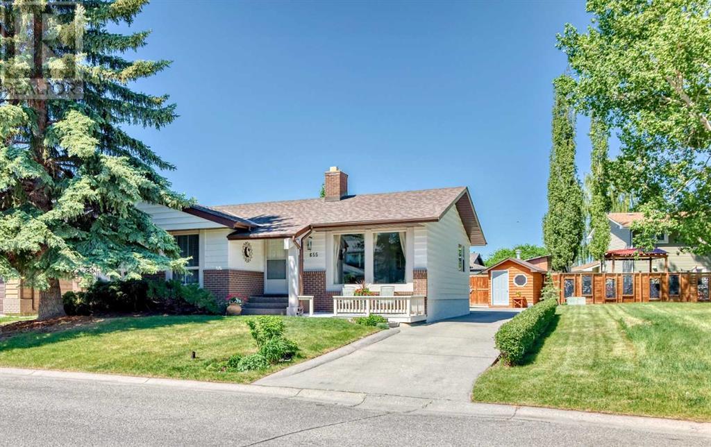 Single Family House Bungalow for Sale in  deercroft Way SE Deer Run Calgary 
