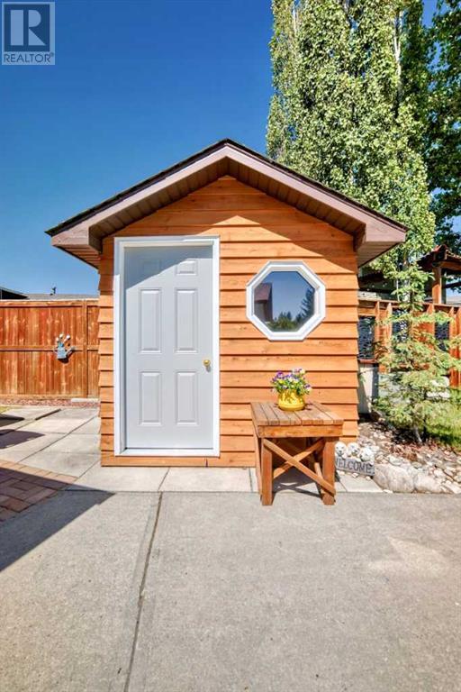 Single Family House Bungalow for Sale in  deercroft Way SE Deer Run Calgary 