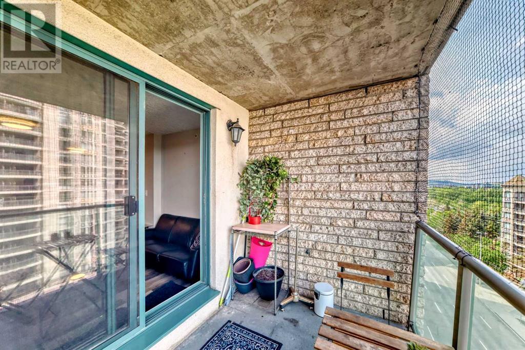 Single Family House for Sale in    Avenue SW Downtown West End Calgary 
