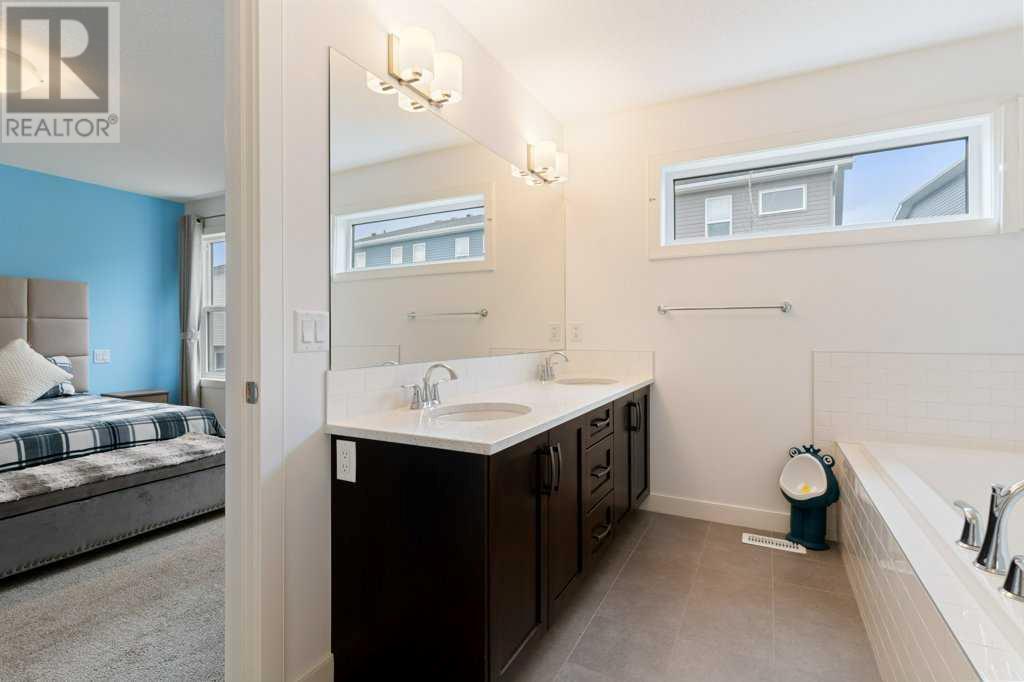 Single Family House 4 Level for Sale in  Sage Bluff Rise NW Sage Hill Calgary 