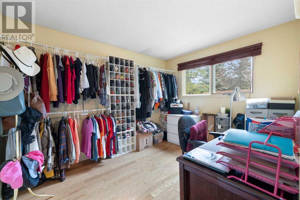 Single Family House Bungalow for Sale in  Deerview Place SE Deer Ridge Calgary 