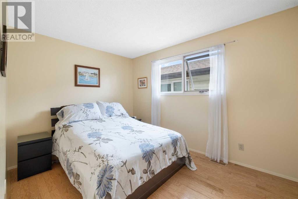 Single Family House Bungalow for Sale in  Deerview Place SE Deer Ridge Calgary 