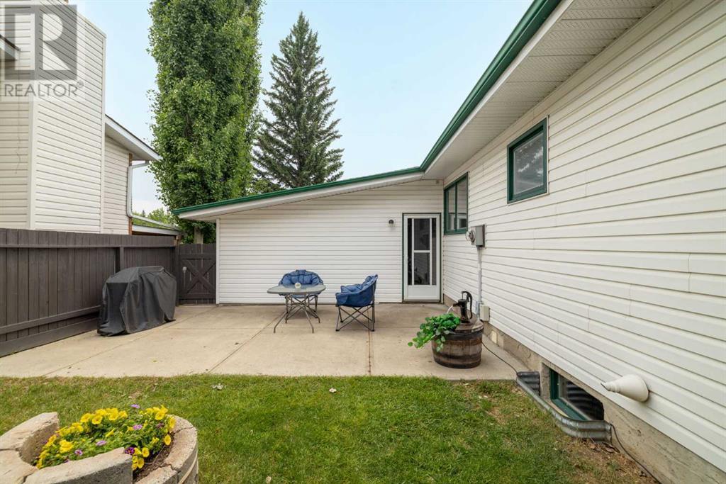 Single Family House Bungalow for Sale in  Deerview Place SE Deer Ridge Calgary 