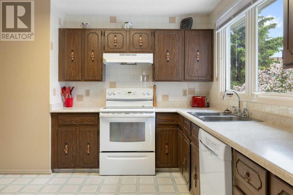 Single Family House Bungalow for Sale in  Deerview Place SE Deer Ridge Calgary 