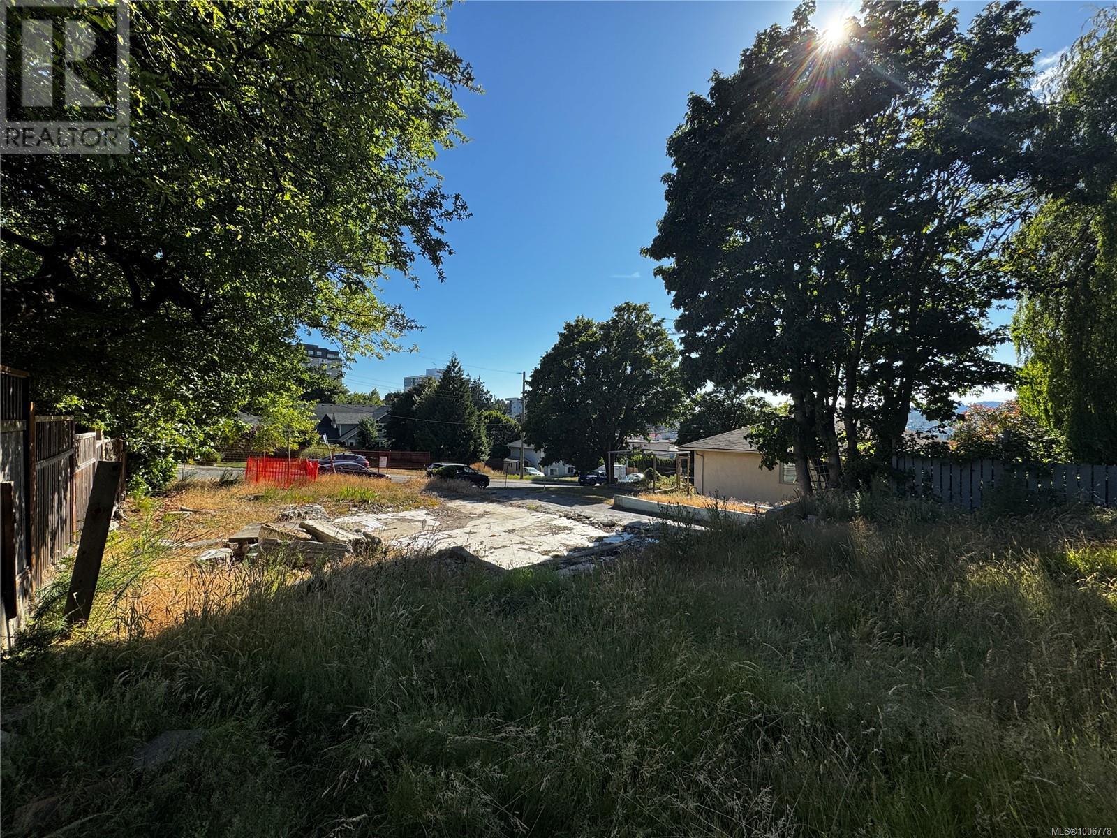  1258 B Woodway Road, Esquimalt