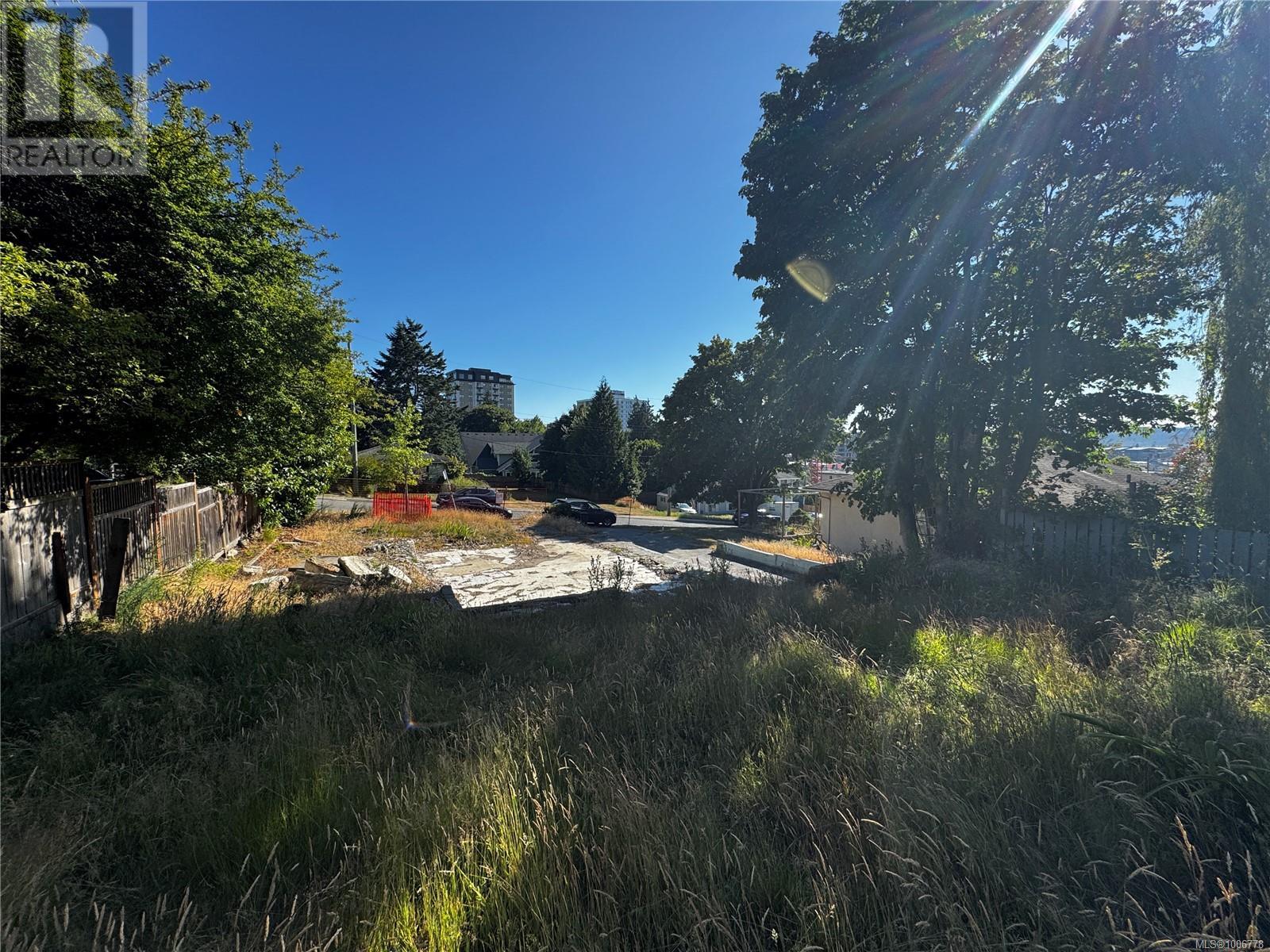  1258 B Woodway Road, Esquimalt