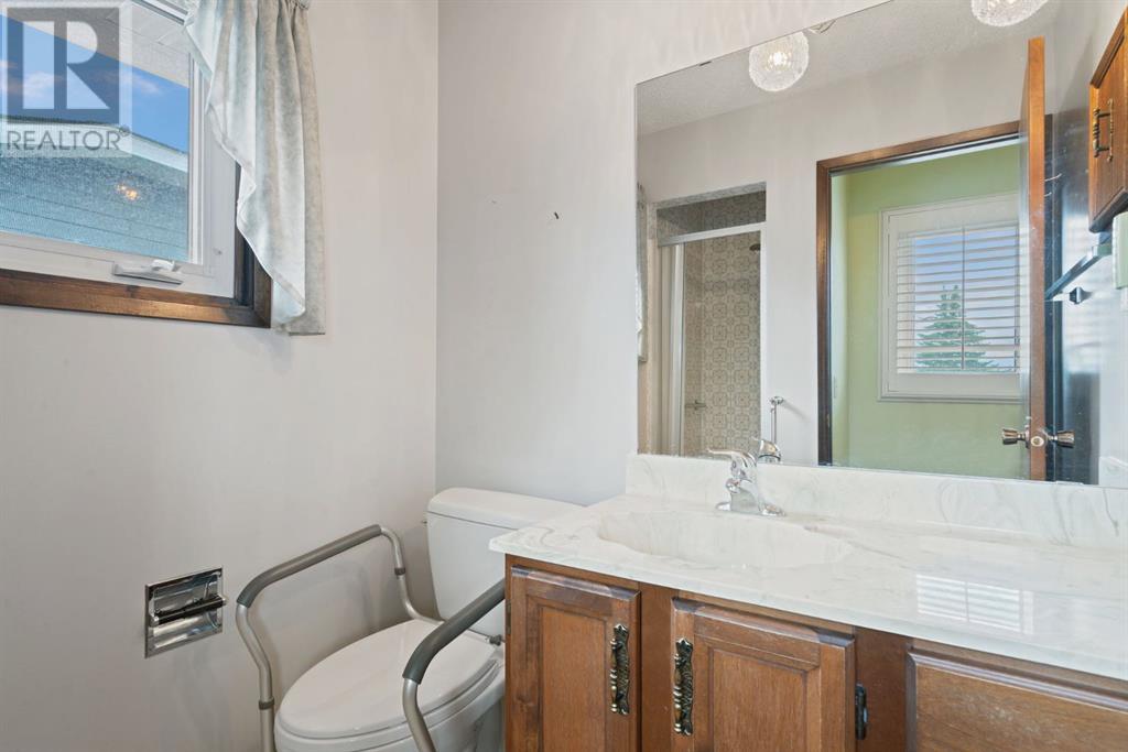 Single Family House for Sale in  Dalcastle Mews NW Dalhousie Calgary 