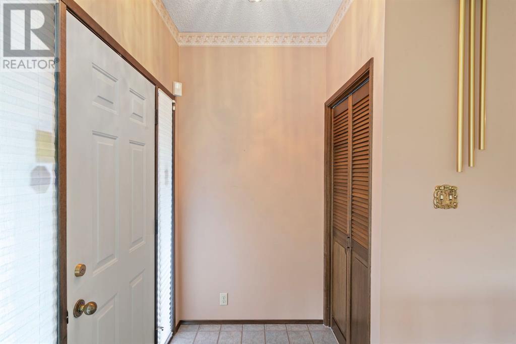 Single Family House for Sale in  Dalcastle Mews NW Dalhousie Calgary 