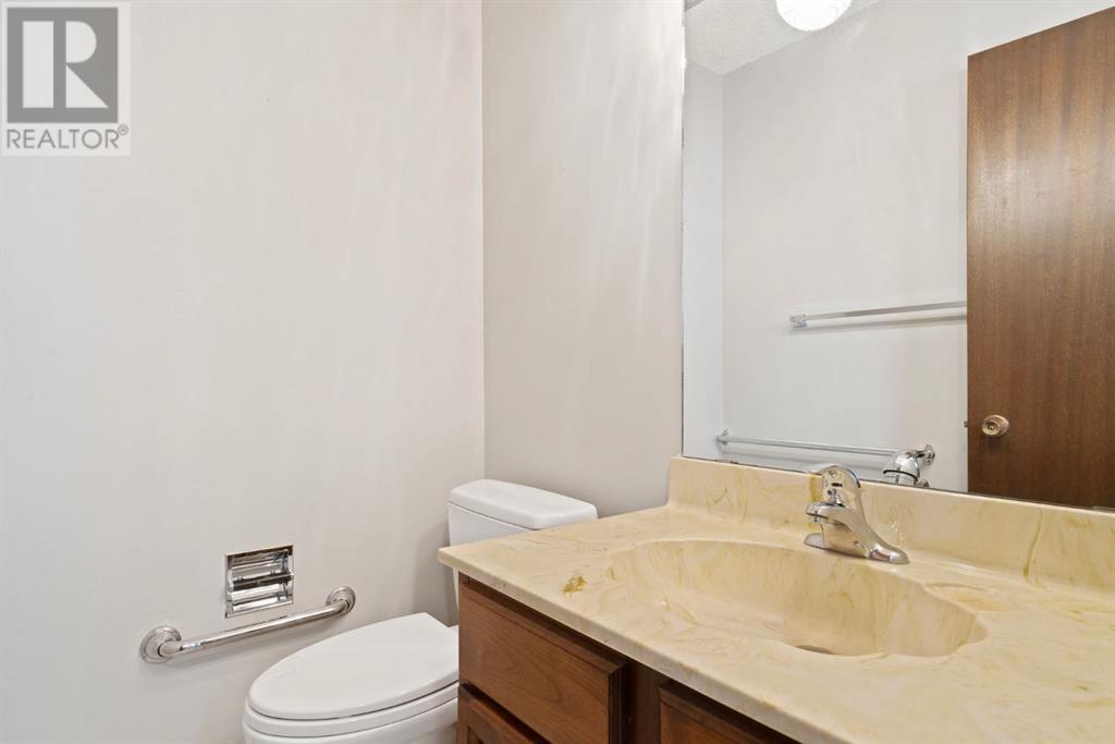 Single Family House for Sale in  Dalcastle Mews NW Dalhousie Calgary 