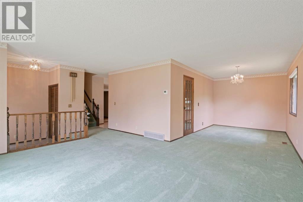 Single Family House for Sale in  Dalcastle Mews NW Dalhousie Calgary 