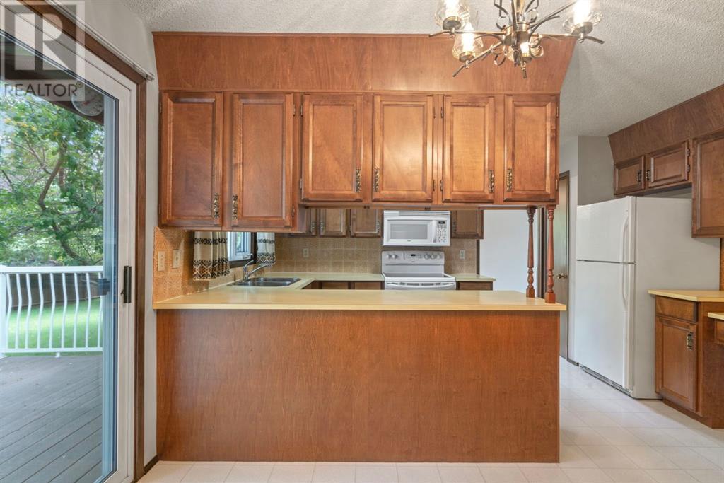 Single Family House for Sale in  Dalcastle Mews NW Dalhousie Calgary 