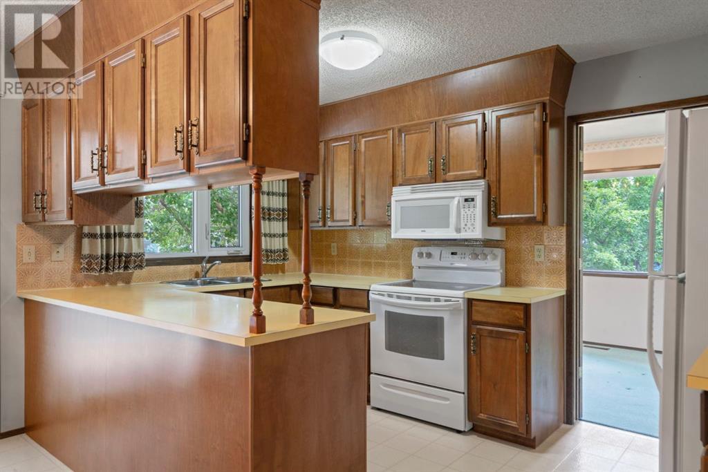 Single Family House for Sale in  Dalcastle Mews NW Dalhousie Calgary 