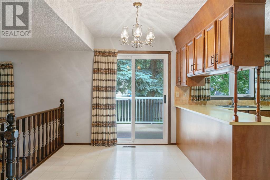 Single Family House for Sale in  Dalcastle Mews NW Dalhousie Calgary 