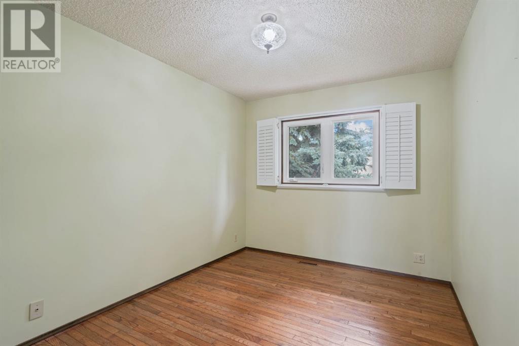 Single Family House for Sale in  Dalcastle Mews NW Dalhousie Calgary 