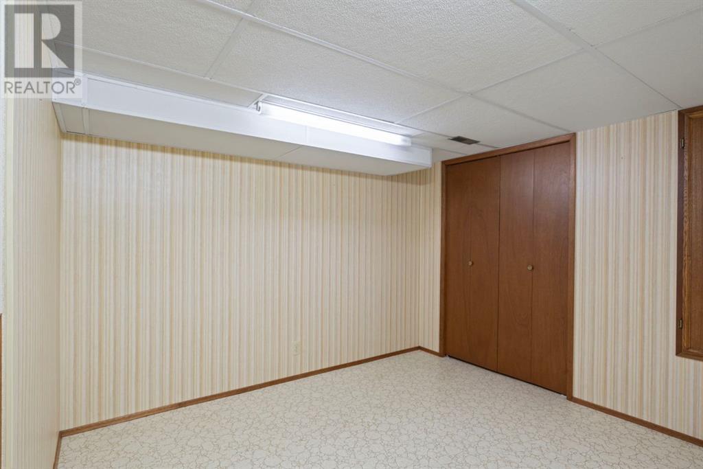 Single Family House for Sale in  Dalcastle Mews NW Dalhousie Calgary 