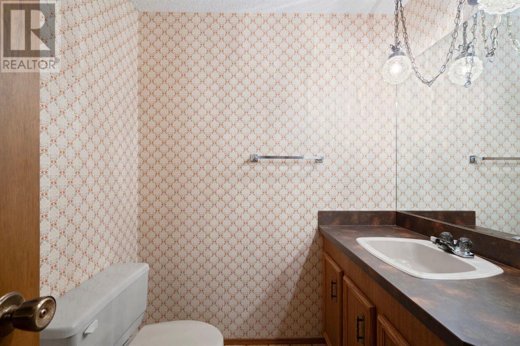 Single Family House for Sale in  Dalcastle Mews NW Dalhousie Calgary 