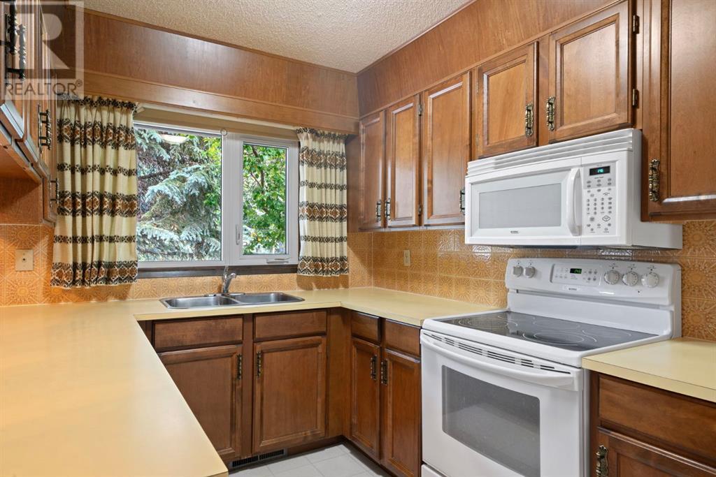 Single Family House for Sale in  Dalcastle Mews NW Dalhousie Calgary 