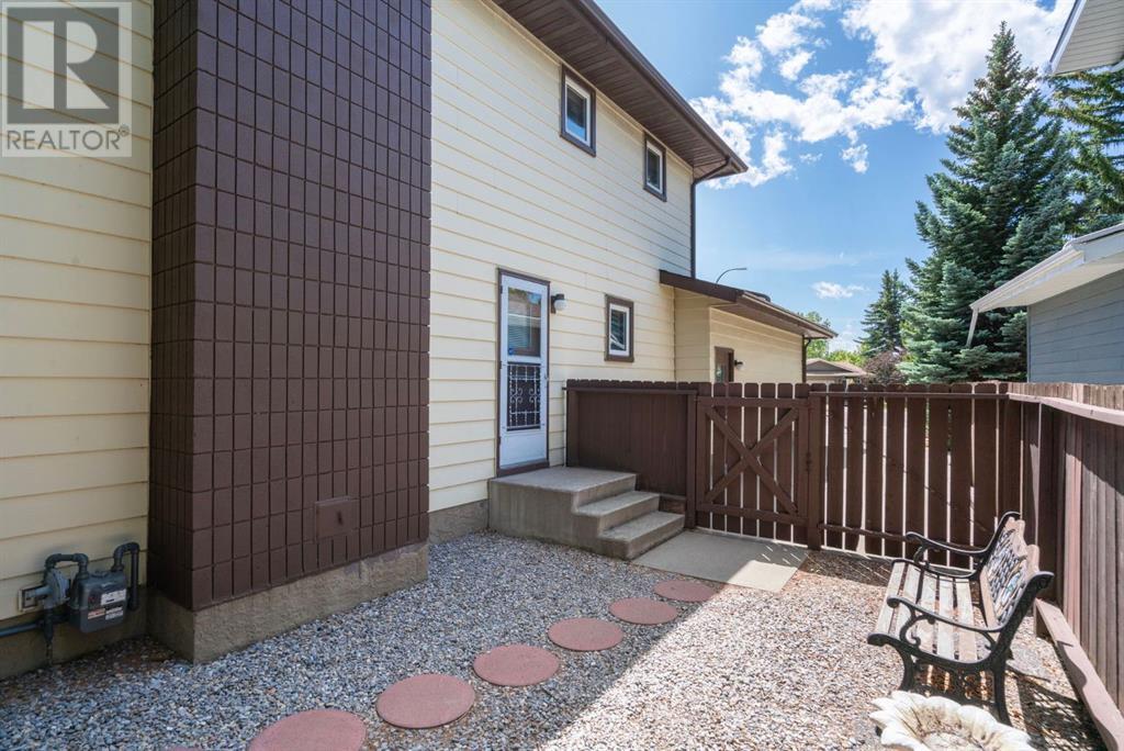 Single Family House for Sale in  Dalcastle Mews NW Dalhousie Calgary 