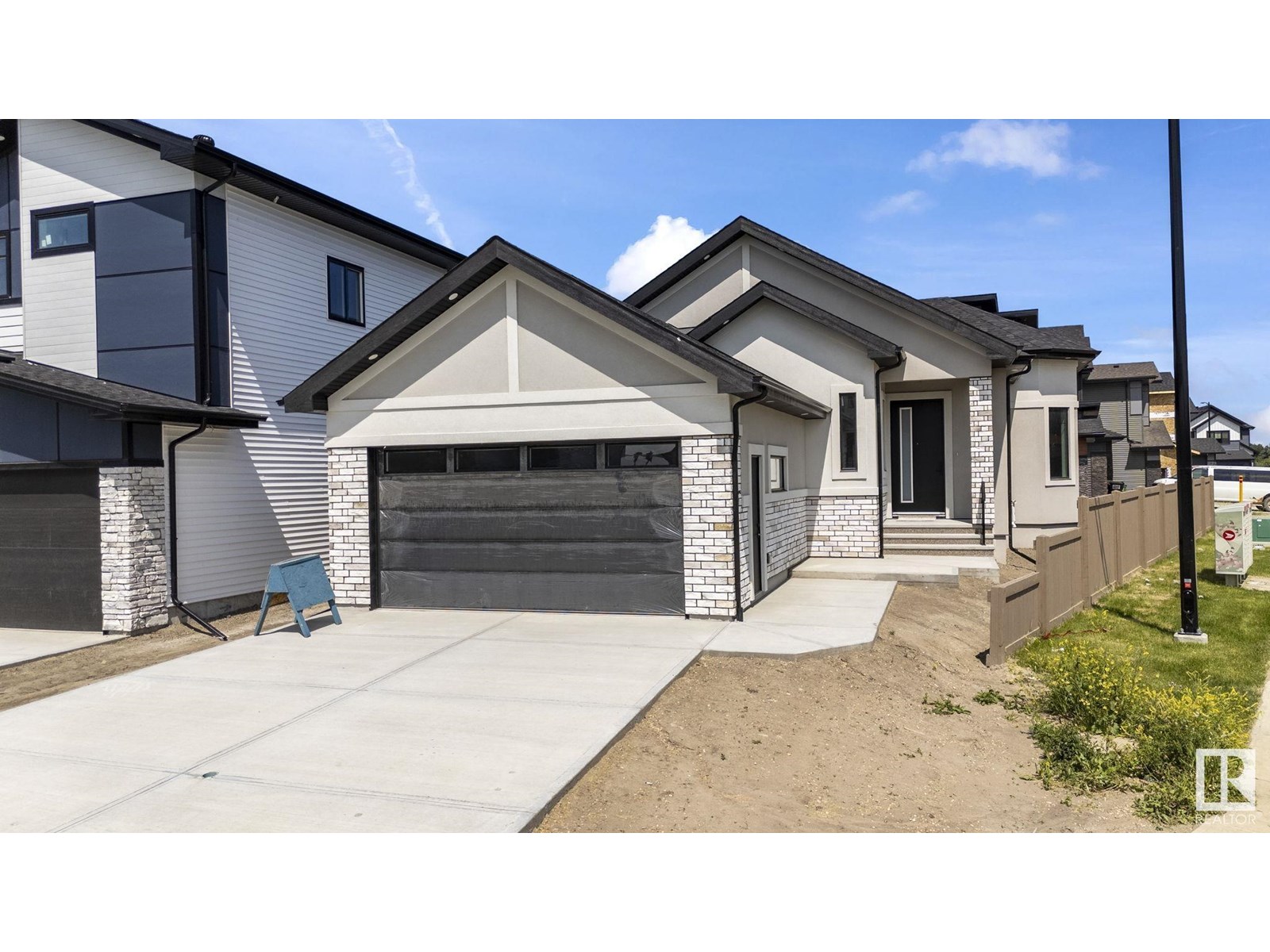 Photo 2 of 296 165 Av Ne, Edmonton AB